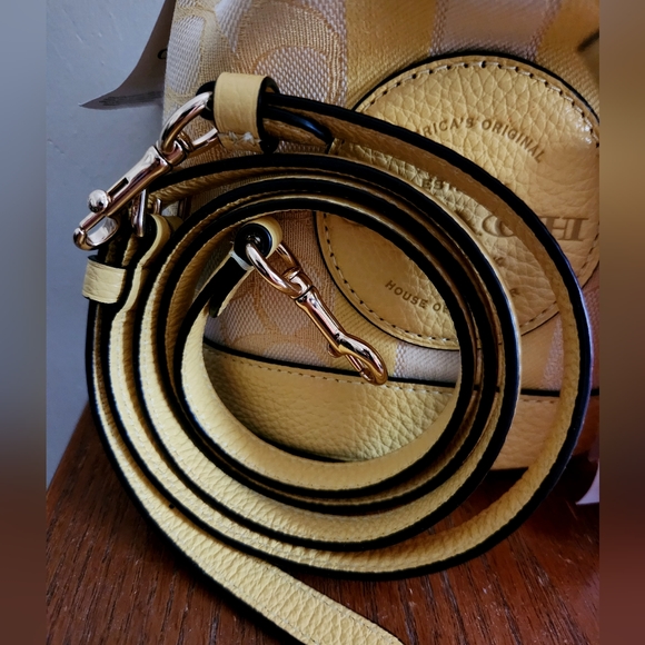 Coach Mini Dempsey Bucket Bag! - Picture 4 of 6